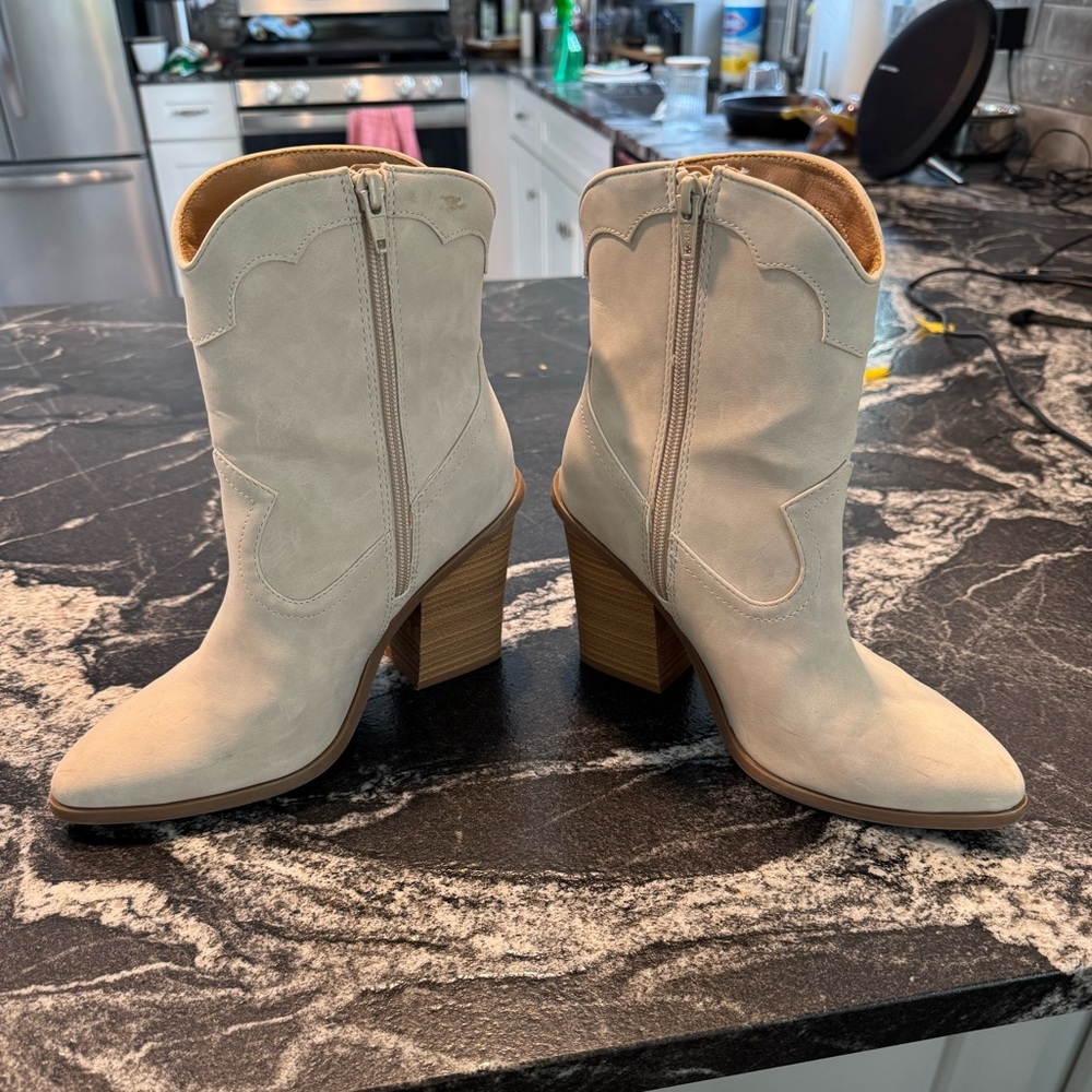 LC Lauren Conrad women's curve top western boots.  Ivory 6.5 - Picture 4 of 8